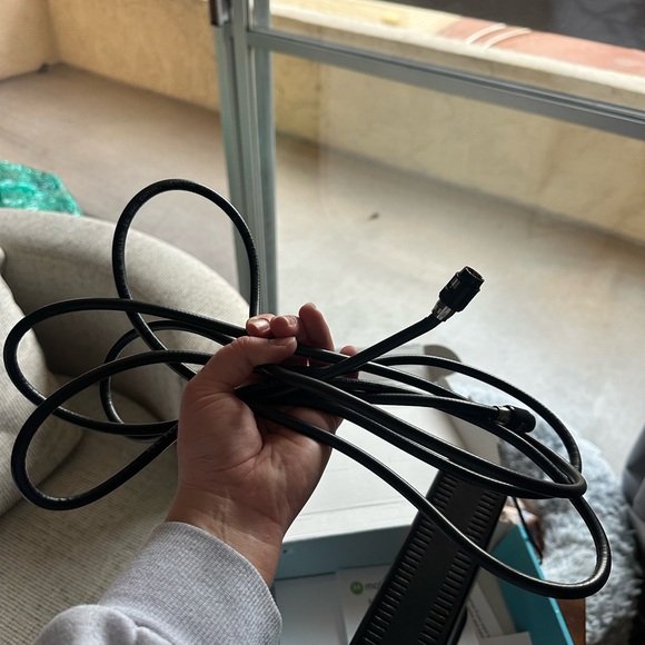 Motorola AC1900 WiFi Router / Modem combo - Picture 2 of 5